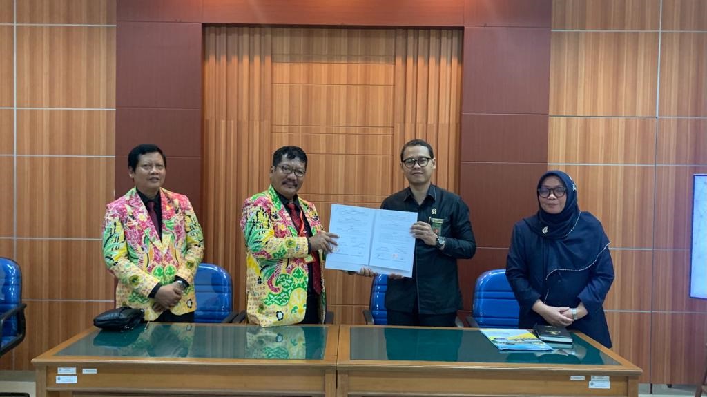 Penandatanganan MoA antara Fakultas Hukum Unimas dengan PTUN Yogyakarta